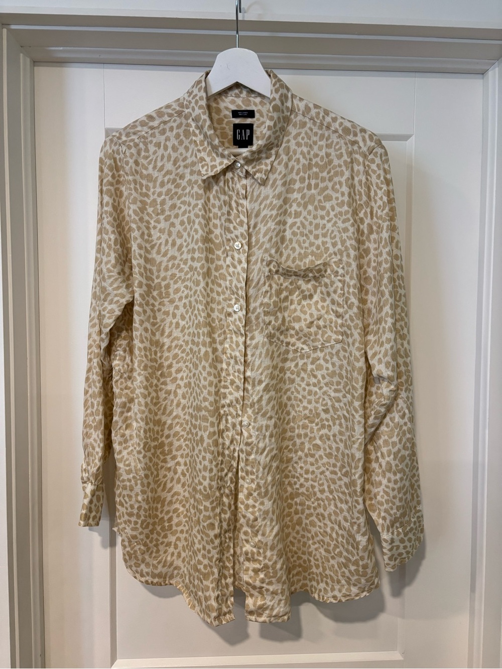 GAP Women’s Beige Animal Print Linen Button-Up Shirt